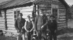 Familie i skoltebyen i Boris Gleb.