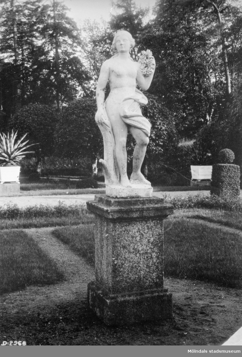 Staty i Gunnebo slottspark, 1920-tal.