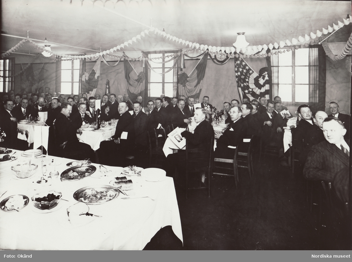 General Motors Nordiska Ab. Lunch. smörgåsbord i matsalen i Fredriksdal, Chevrolet kongressen, 1931. Interiör.