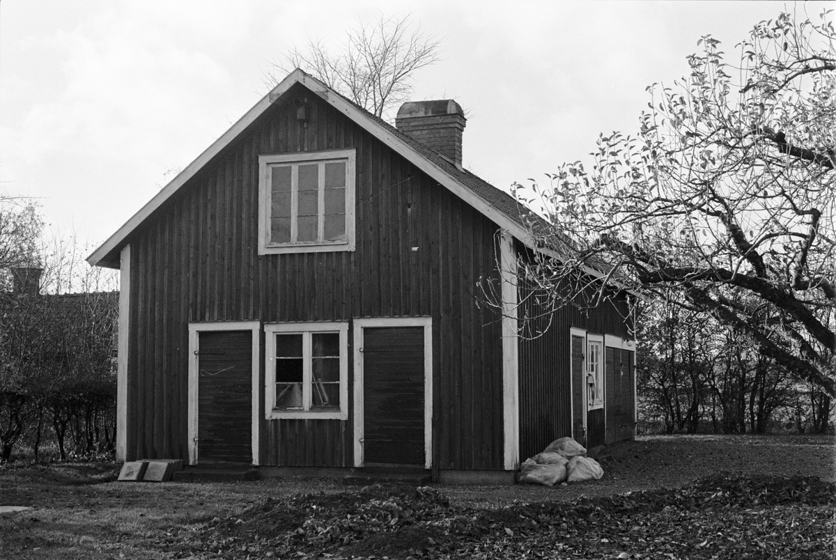 Uthus, Skogstibble 11:7, Skogs-Tibble socken, Uppland 1985