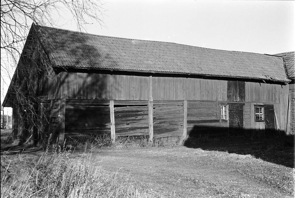 Stall, Tjälinge 2:2, Skogs-Tibble socken, Uppland 1985