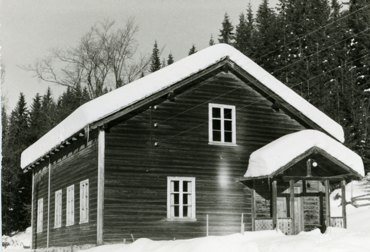 Bøvarstogo bedehus. Dette var opprinnelig en skole. Skolen stod ferdig i 1887 i Sør-Aurdal kommune i Valdres.