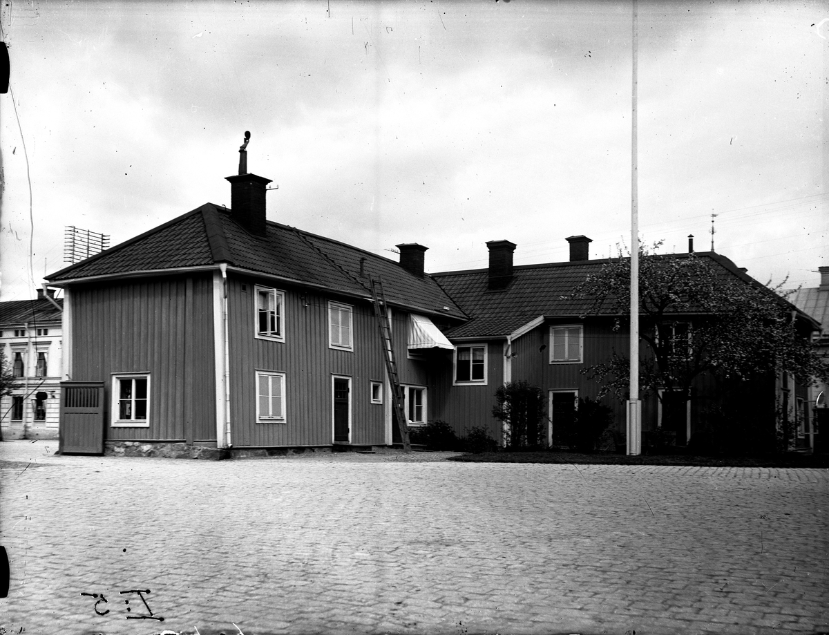 Lilla Torget med målare Bergmans gård. Fotograf: E Sörman Fotokopia finns.