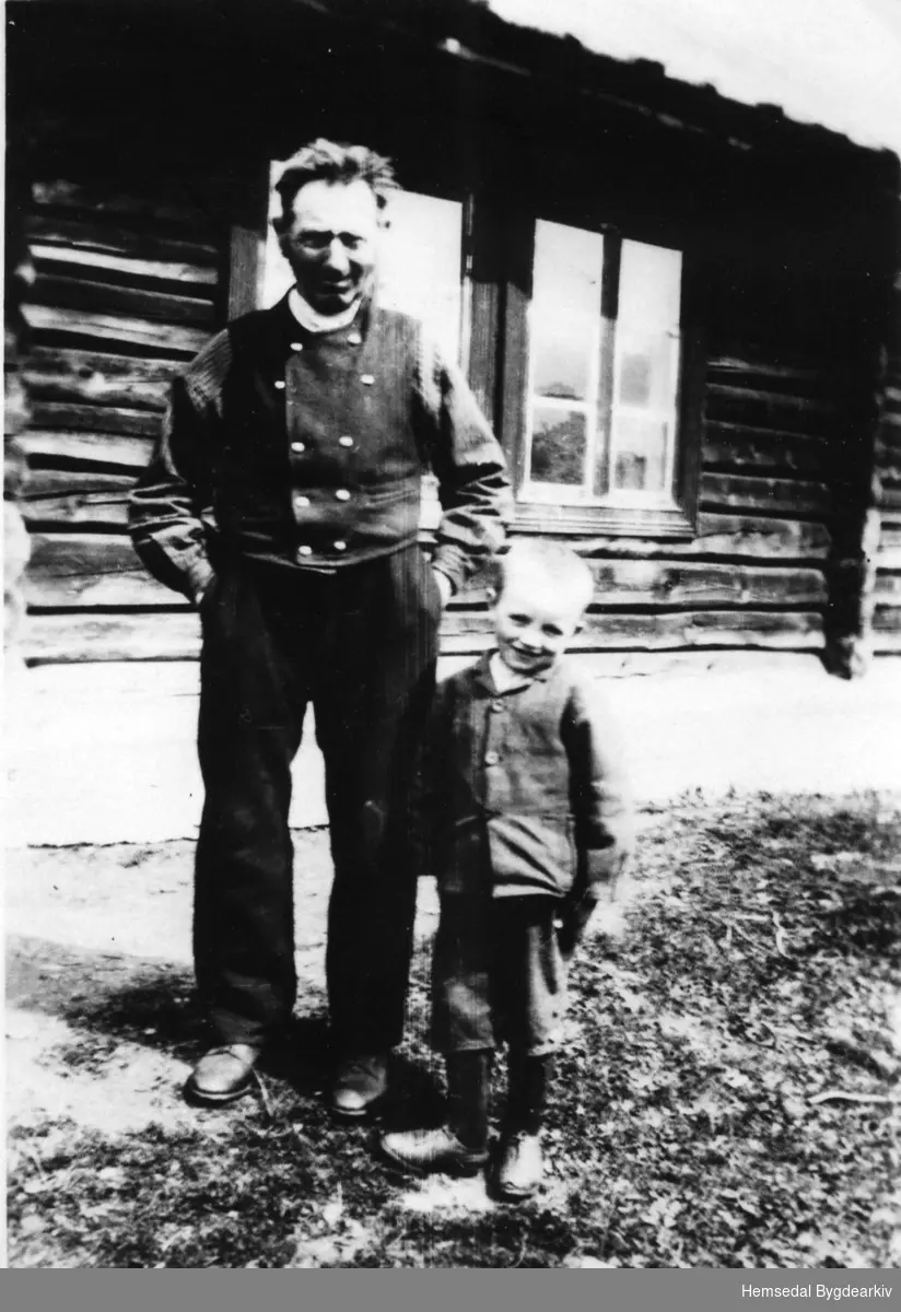 Trond Fekene med dottersonen Trond i 1929.