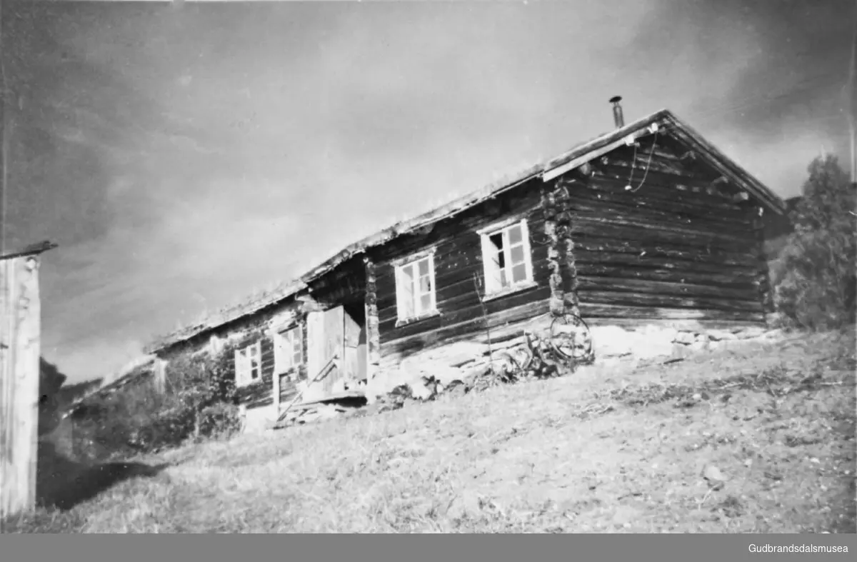 Det er sommer, husene på bildet er revet rundt 1960.