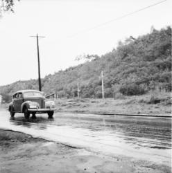 Vardens arkiv. "Trafikkontroll på Bøleveien". 09.09.1953.
N