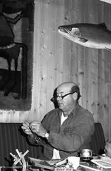 Fluebinding i interiør.