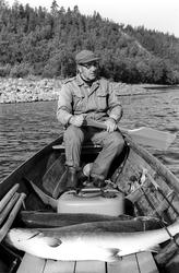 Elvebåt i landskap.