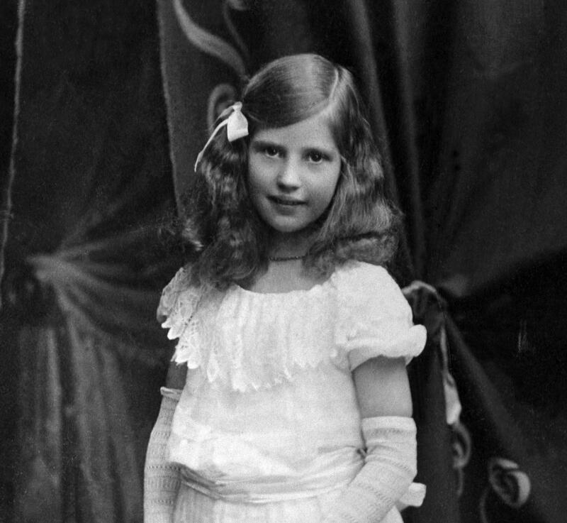 Portrett av en veldig ung Kirsten Flagstad tatt i anledning hennes tiårsdag.