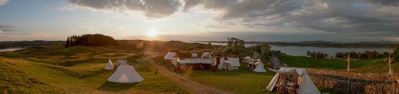 vikingleir på Lygra i solnedgang (Foto/Photo)