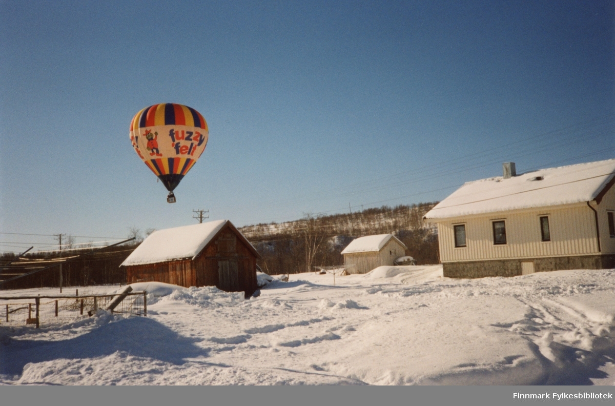 Varmluftballong i Neiden på 1990-tallet.