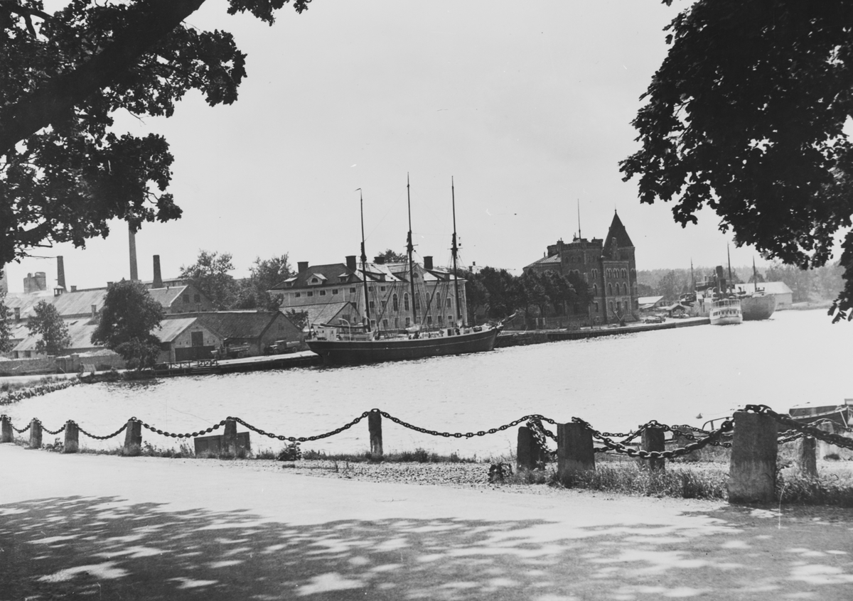 Gustavsbergs porslinsfabrik.
Hamnen i Gustavsberg.