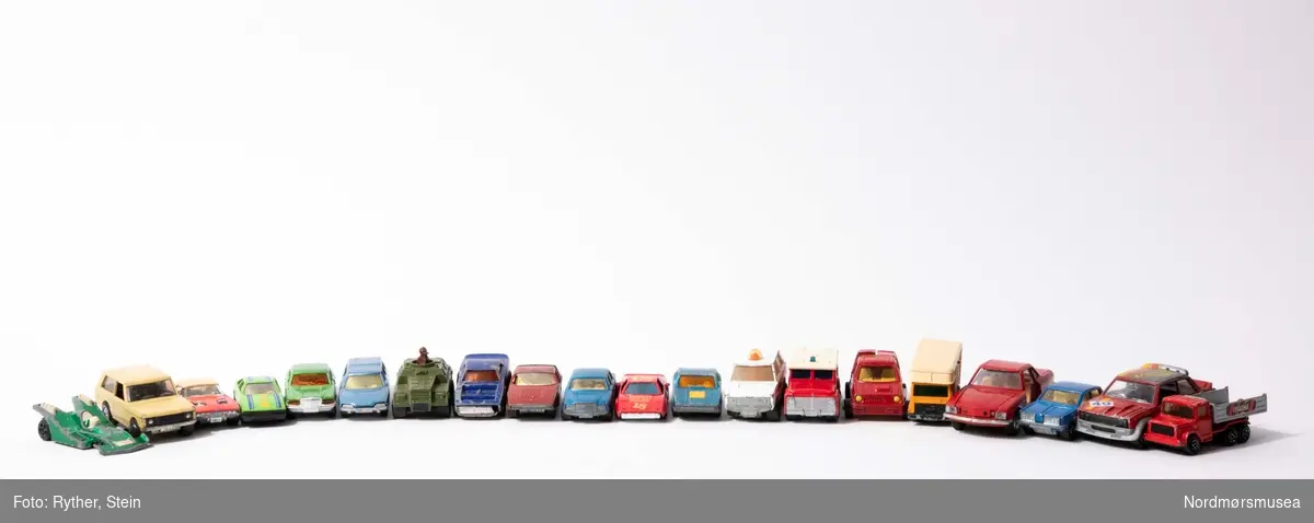 En samling biler av Matchbox-merke fra 1960-tallet.
