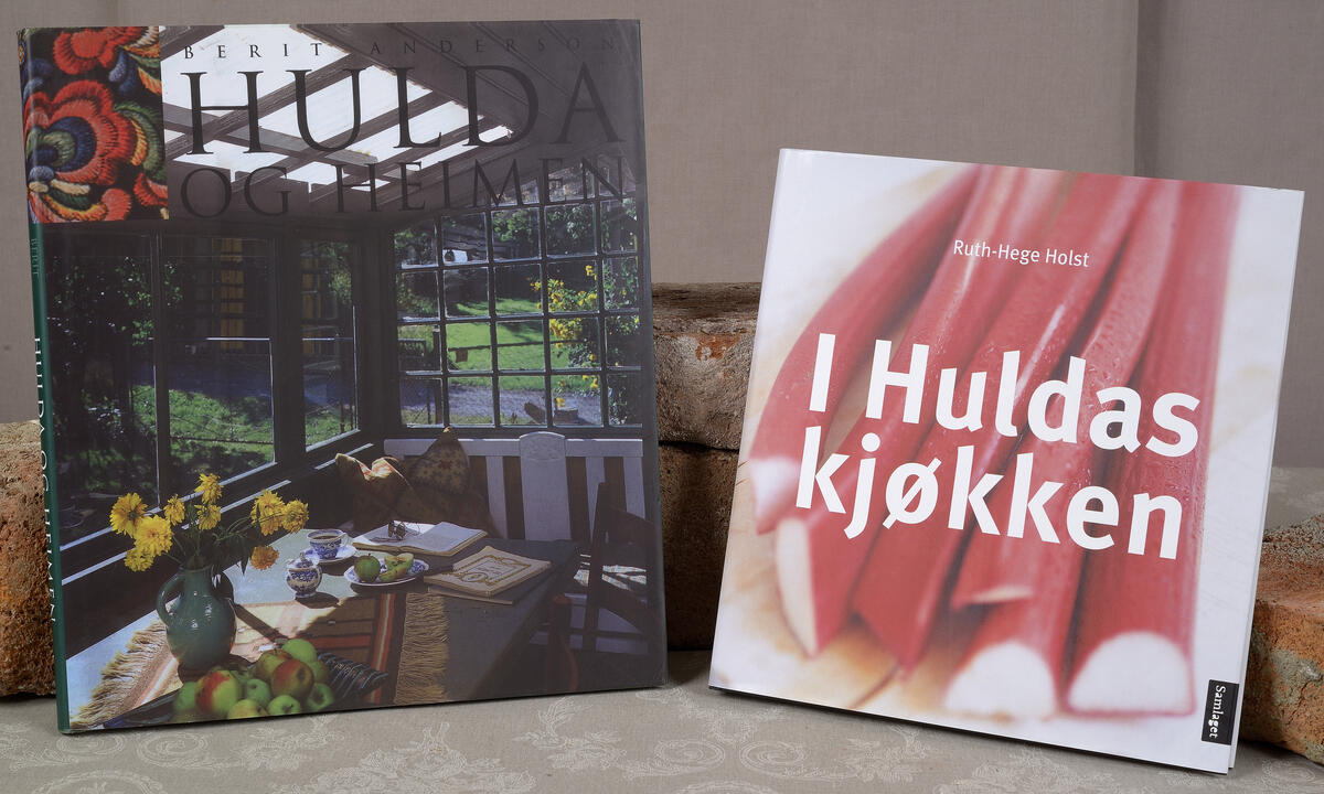 Hulda og Heimen  kr. 300,- og I Huldas kjøkken kr. 199,- (Foto/Photo)