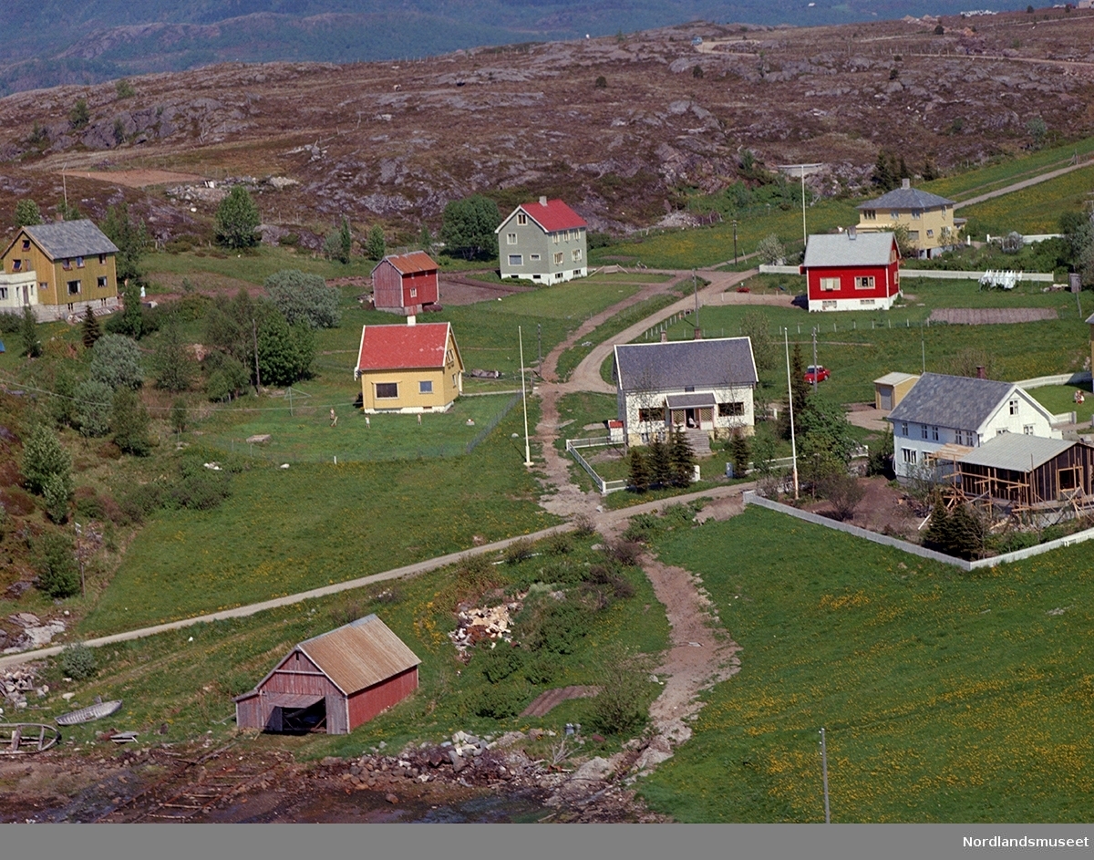 flyfoto av eiendommer på Æsøy