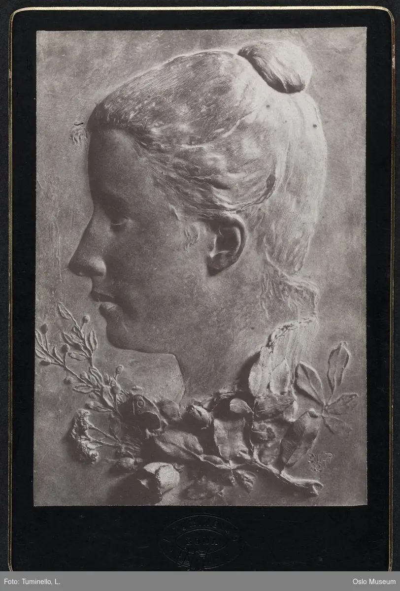 portrettrelieff på grav, kvinne, profil
