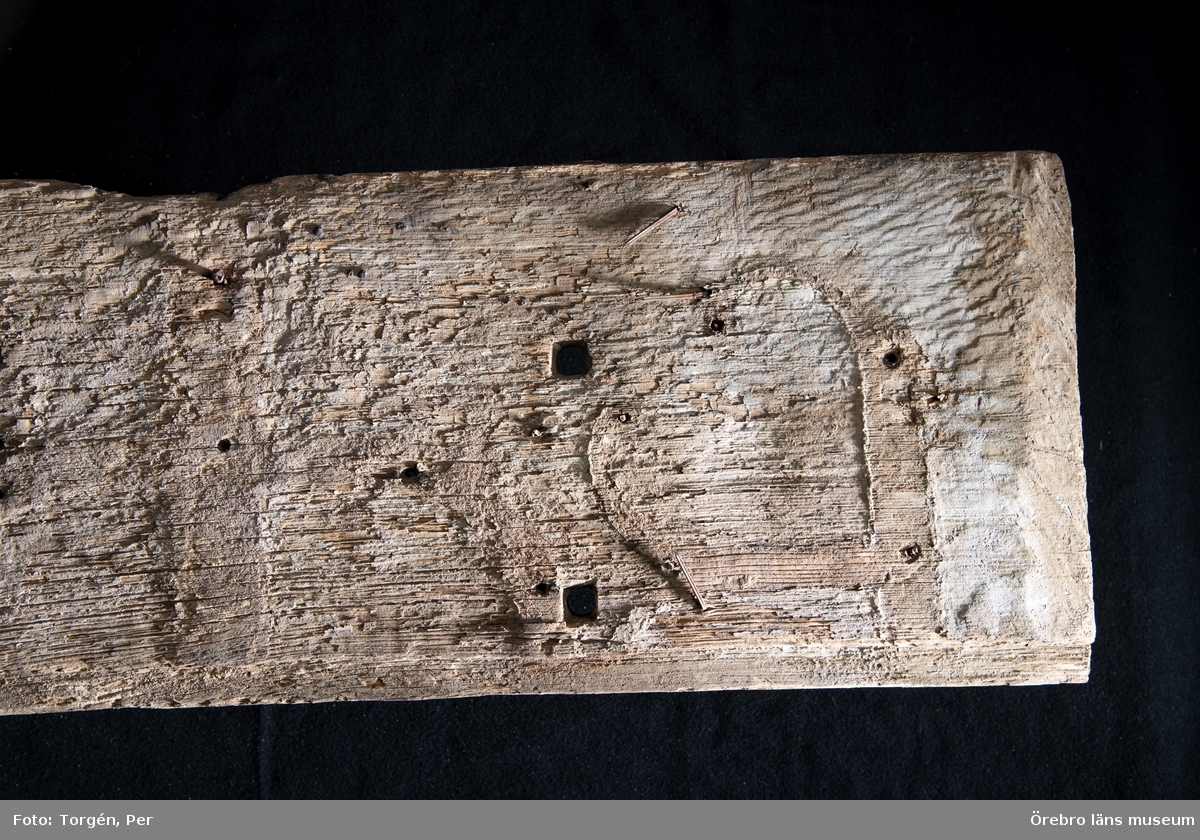 Ekbräda från Knistas äldsta kyrkport, dendrokronologiskt daterad till 1130-1199.
