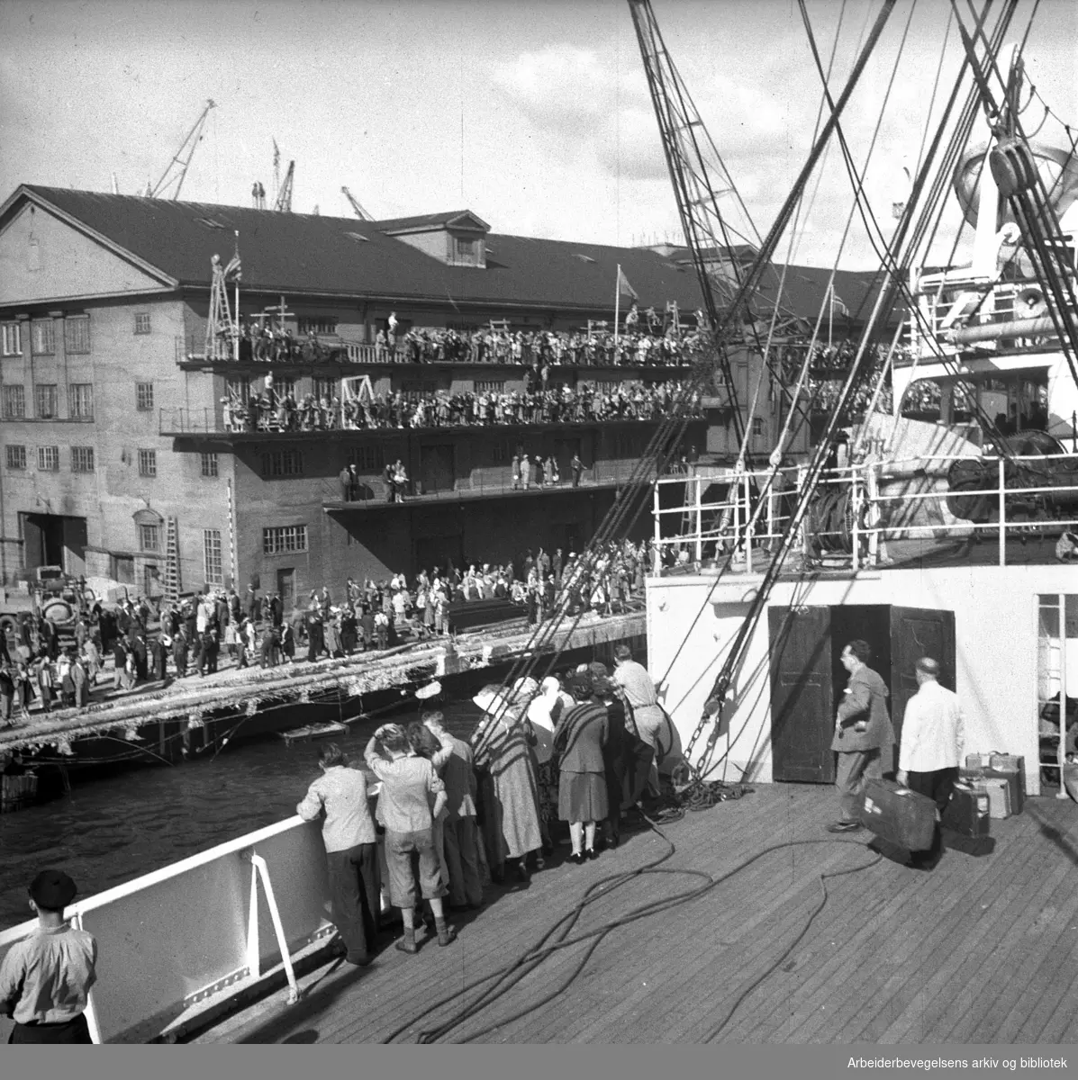 "DS Stavangerfjord" kommer til Oslo. Antatt april 1950.