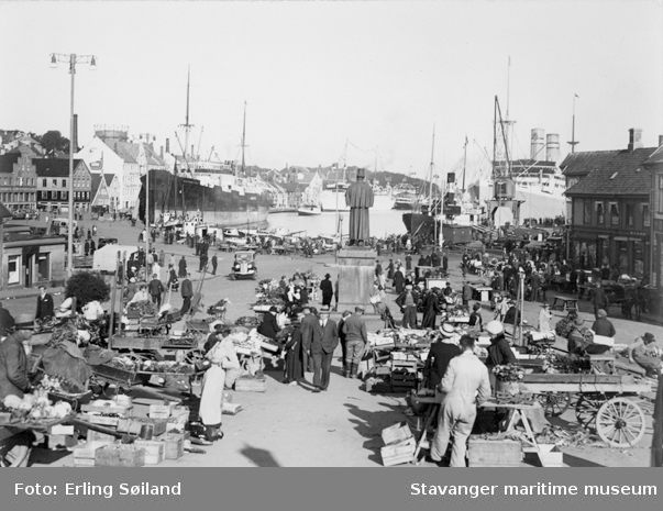 Handel på torget, i Stavanger.