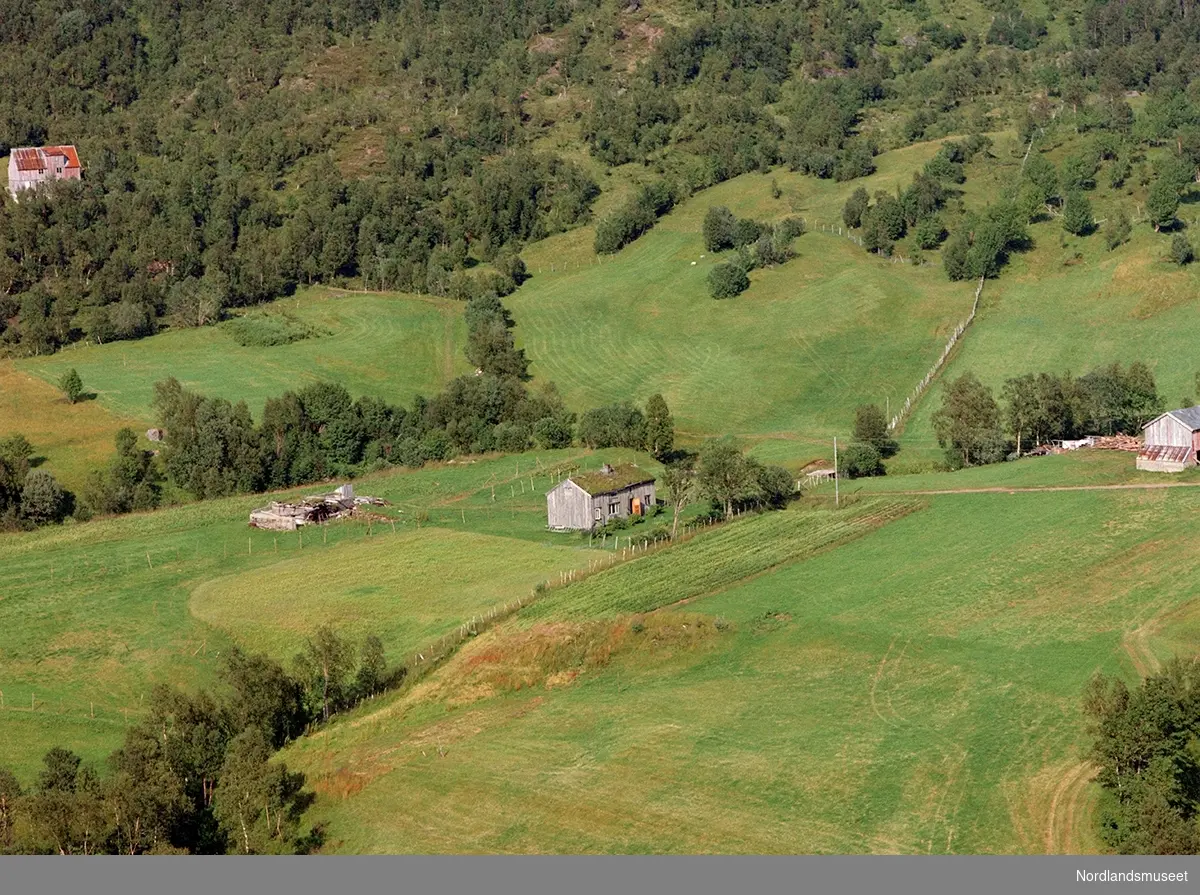 flyfoto av eiendommen Nygård på Reipå - Nordlandsmuseet / DigitaltMuseum