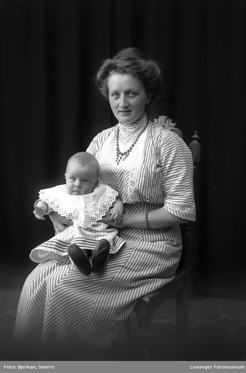 Portrett av fru Strømsøe med barn
