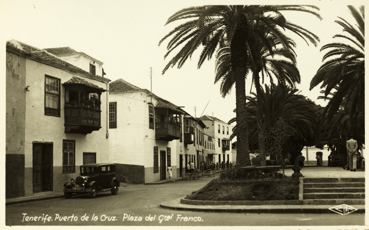 Postkort med motiv fra Plaza de General Franco i Puerto Cruz på Tenerife. Kjøpt under reise i 1953.