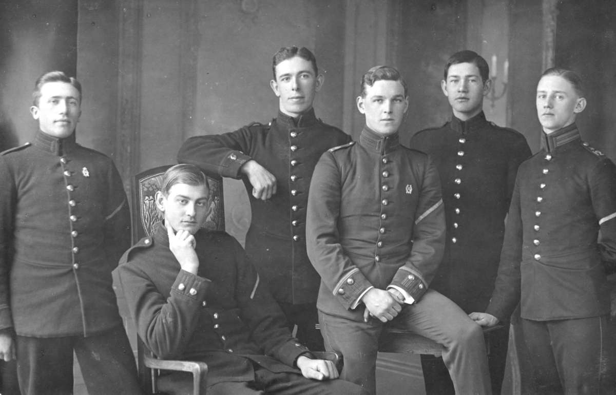 Från vänster: Gunnar Gadolin, Robert Elg, John Magnusson, Gösta Collin, Bertil Örtergren och Rudolf Järnmark, musikkorpral, I12, sedermera A6.