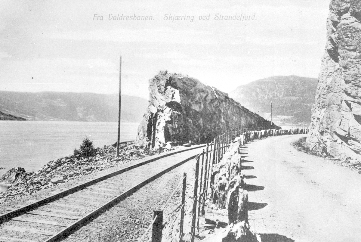Postkort av Valdresbanen ved Strandefjorden, Fagernes.