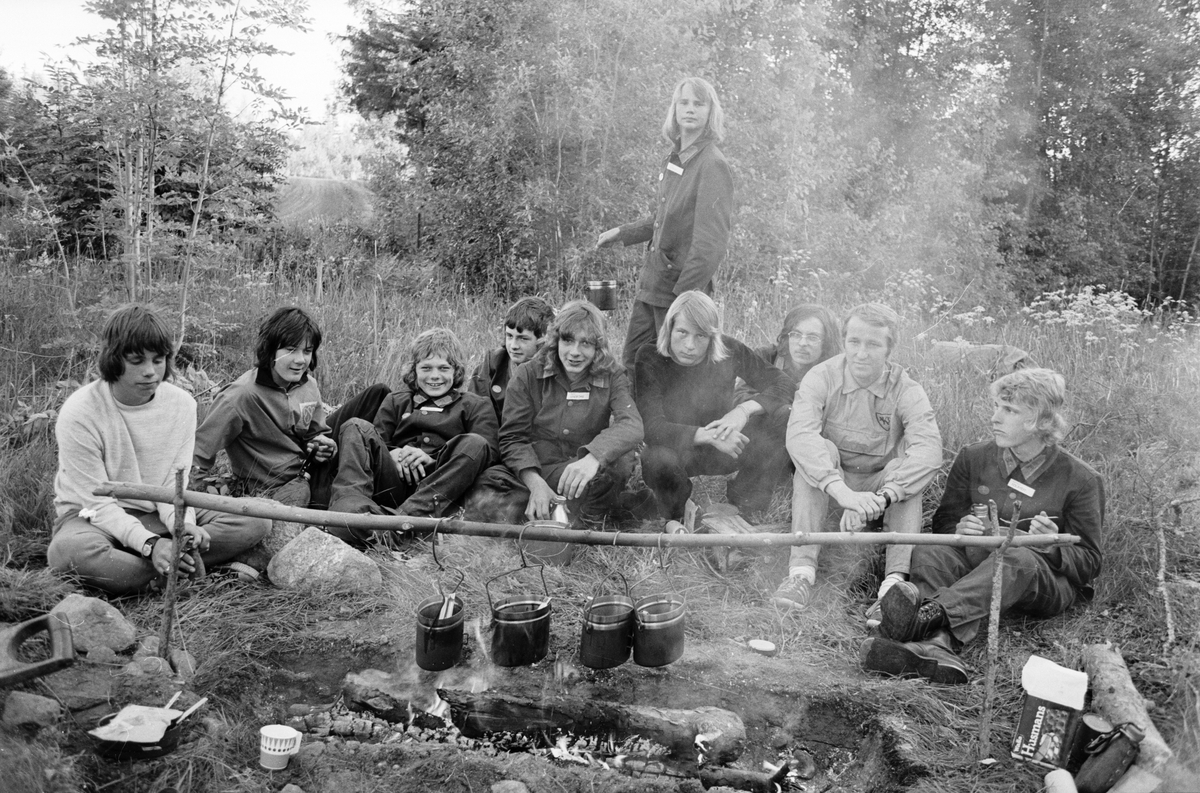 "Söderfors Hv-ungdom på lägerövning", Uppland 1973