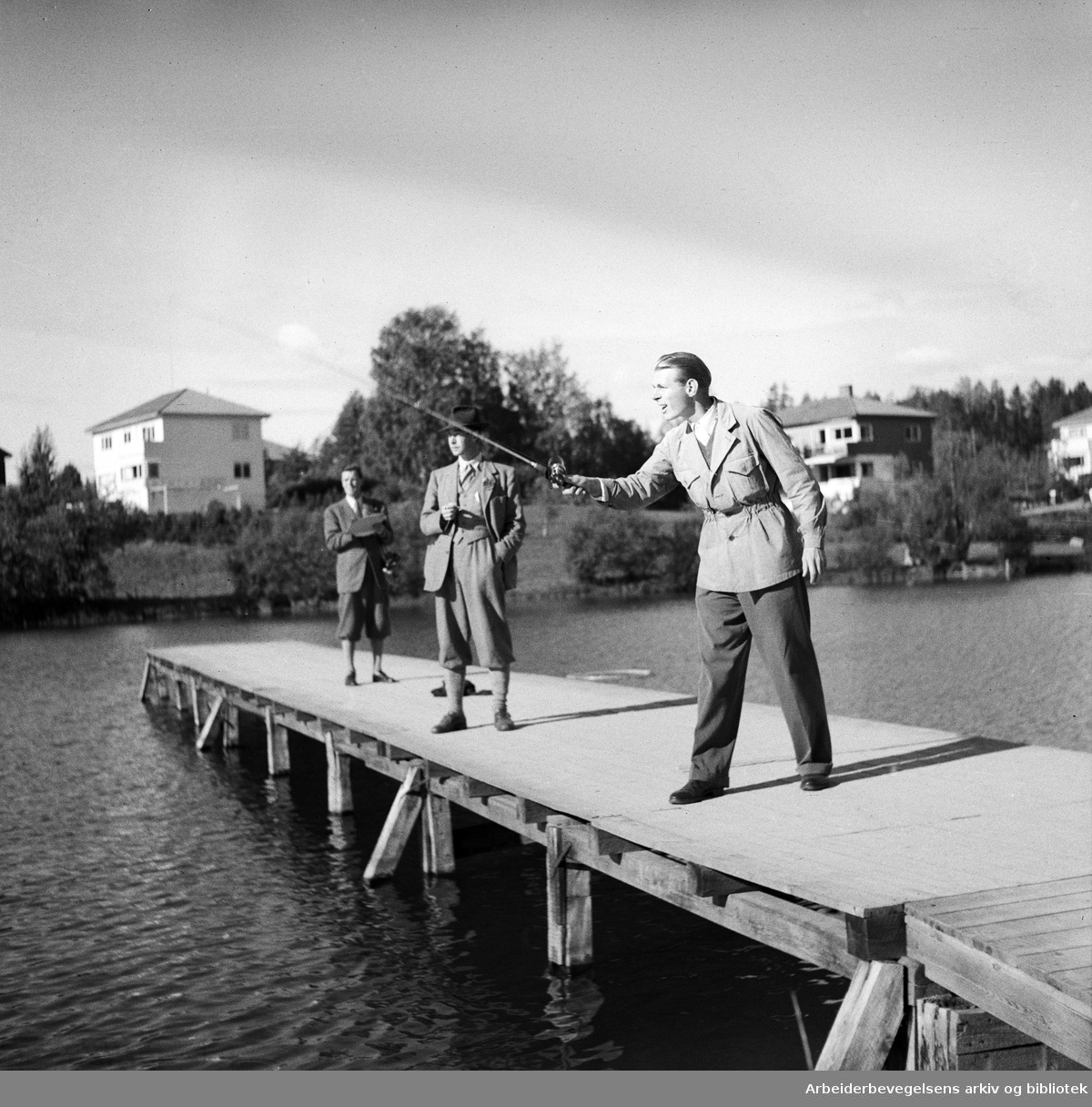 Arbeidernes Jeger- og Fiskerforening i pokalkamp mot Oslo Sportsfiskere på Holmendammen ved Smestad. September 1948.