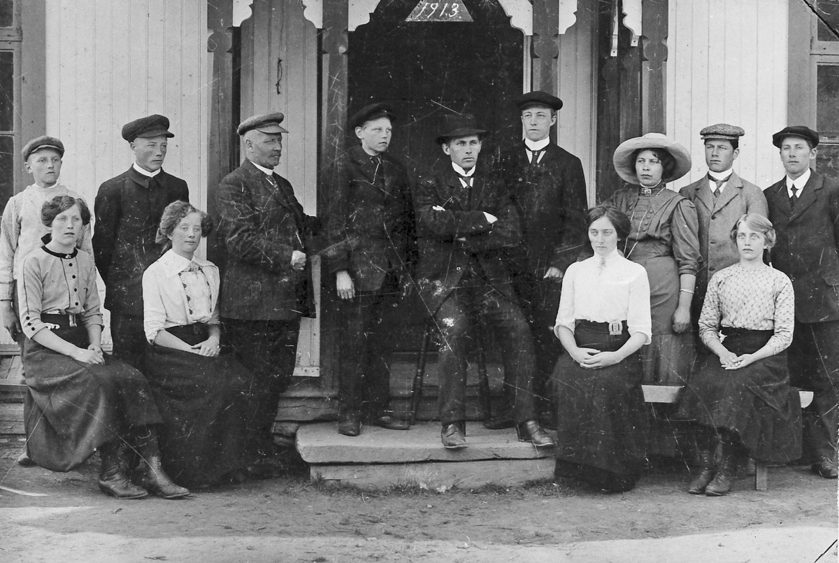 Skoleelever med lærer - fortsettelsesskole 1913 Øyan skole