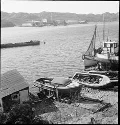 Båter på land ved Welles båtbyggeri i Varbergveien i Egersun
