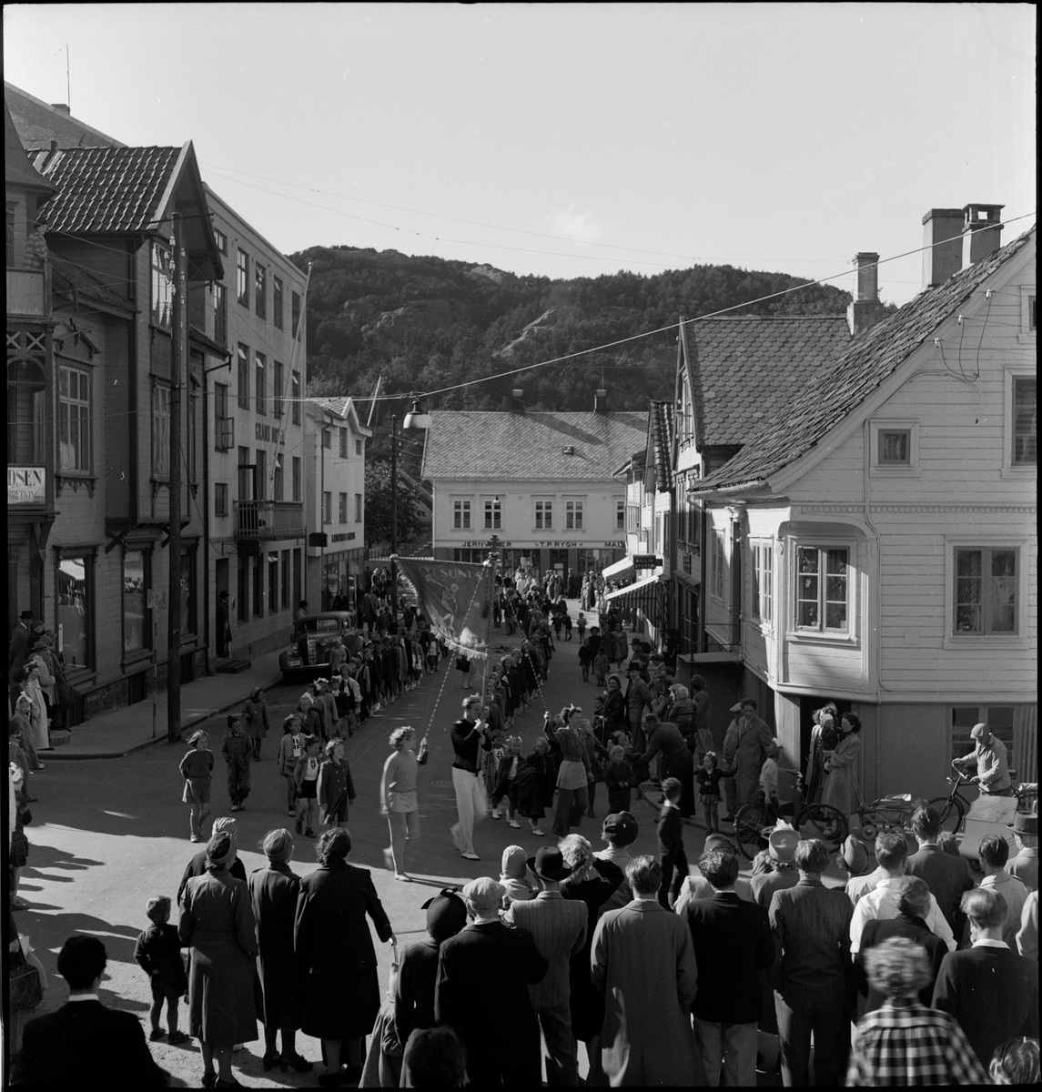 Egersunds turnforening går i tog mellom idrettsmarka på Husabø og Egersund sentrum.