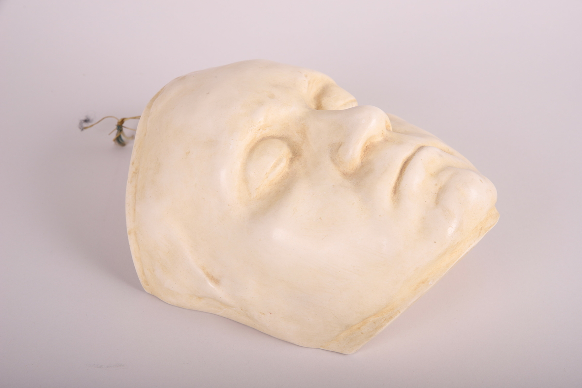 Avstøpning av Beethovens ansikt.
Ingen stempel eller signatur.