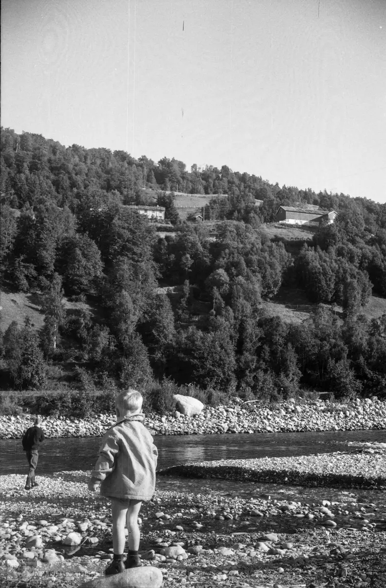 "juli 1965 Surnadal".Campingplassen ved "Bullu" Bølubrua bru i Rindal Heisen opp til Almbergsgardane. Nergard, Almberg.