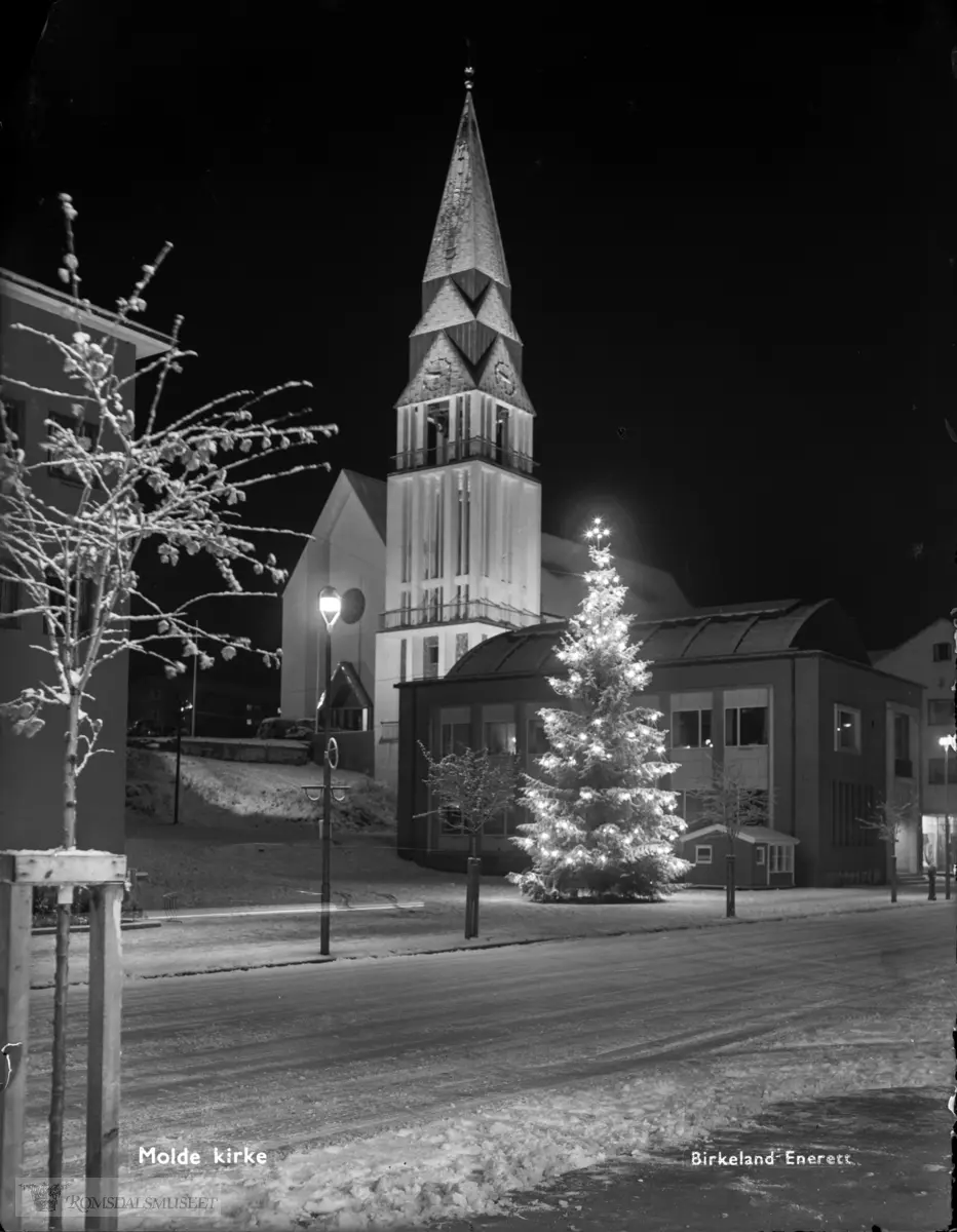 "Molde Kirke, natt"