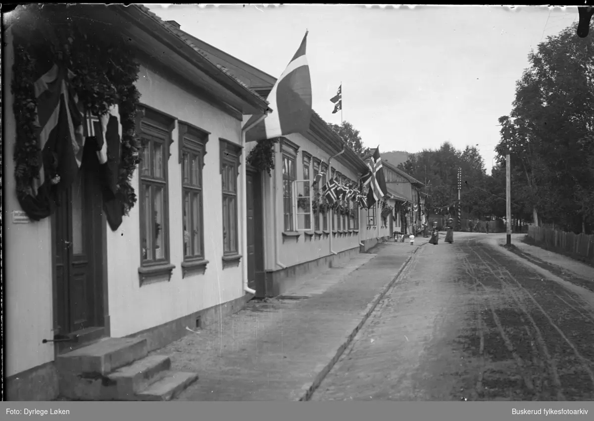 1905 jubileet i Kongsberg. Det flagges i Hyttegata