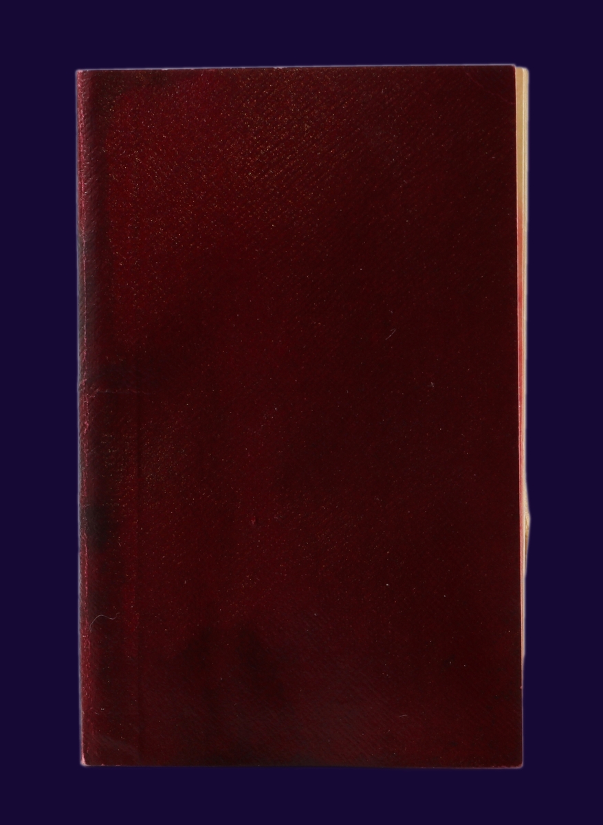 En röd liten bankbok i läderimitation med tillhörande fodral i samma färg. Boken är limmad. Första insättning sker 1931 och sista 1973, sedan är boken stämplad med "saldot överfört till ny bankbok". Flera olika stämplar för att få nya namnet på banken.
Fodralet har en ficka för bankboken där en insättningblankett från Skandinaviska banken från 4 juni 1964 finns. Fodralet stängs som ett kuvert med ett litet band att stoppa ner flärpen på kuvertdelen med.
Tillstånd vid förvärv: Bankboken lätt fuktskadad, den röda färgen från pärmen har färgat av sig på pappret och de olika stämplarna har flutit ut på sina ställen. 
Fodralet är även det fuktskadat. Två sprickor och något vitt på framsidan.