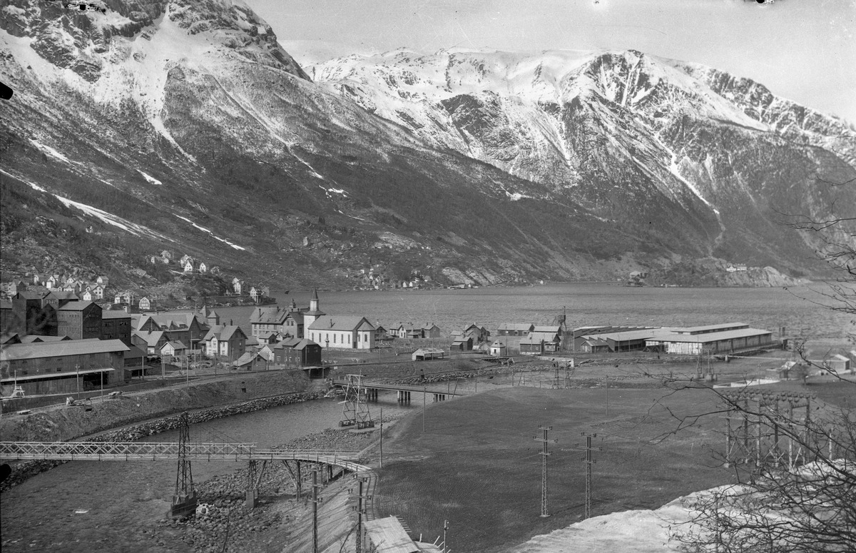 Almerket og elvaosen i Odda på 1930-talet. 