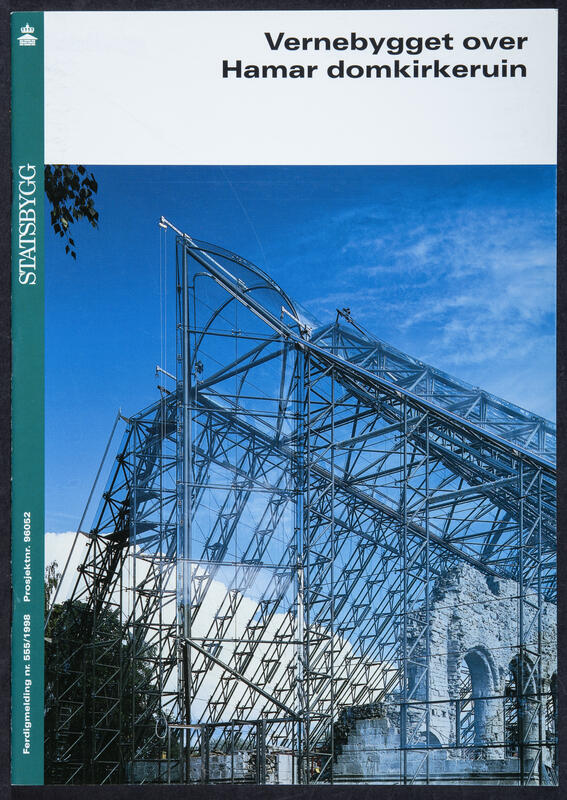 Hefte om vernebygget over domkirkeruinen, utgitt av Statsbygg. Forsidebildet er et fargefopto av de grå kalksteinsruinene som er dekket av en teltaktig vernebygg i glass og stål.