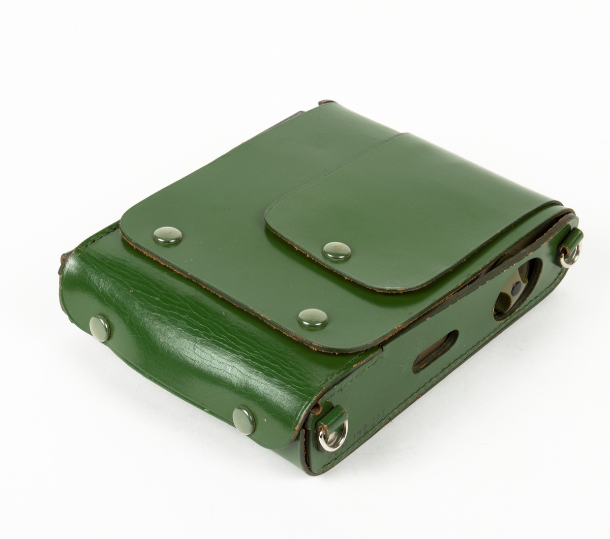 Intensimetern ligger i en läderväska. I läderväskan finns även en batteribox samt en probe (kännare för mätning av spänning). Till intesimeten följer även en bruksanvisning för Graets intensimeter X-50.