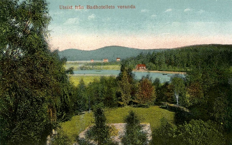 Badhotellet från Brinkberg och från parken i Tranås.