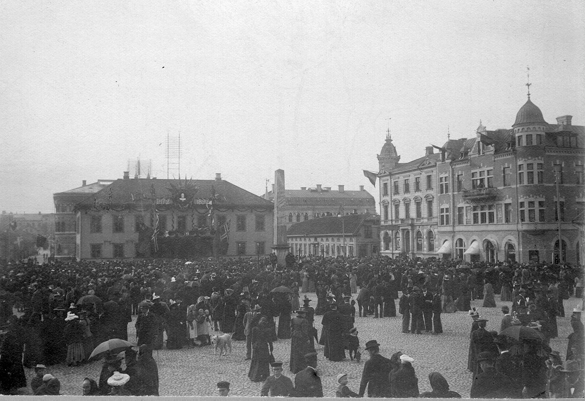 Gamla Rådhuset med Obelisken vid Kungajubileét år 1897.