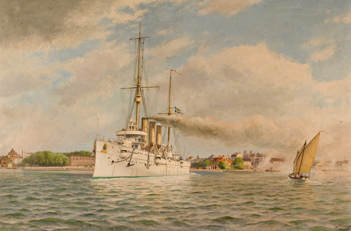 Oljemålning föreställande pansarkryssaren Fylgia på Karlskrona redd år 1922.
Målningen utförd av J: Hägg.
Signerad J. Hägg.
Ramen av trä och gips, guldförgylld.