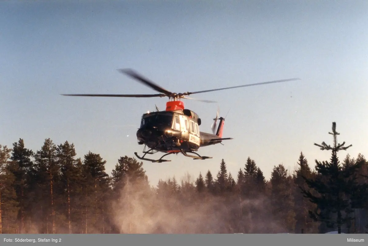 Helikopter 11 Bell 412. Sjukvårdshelikopter.
