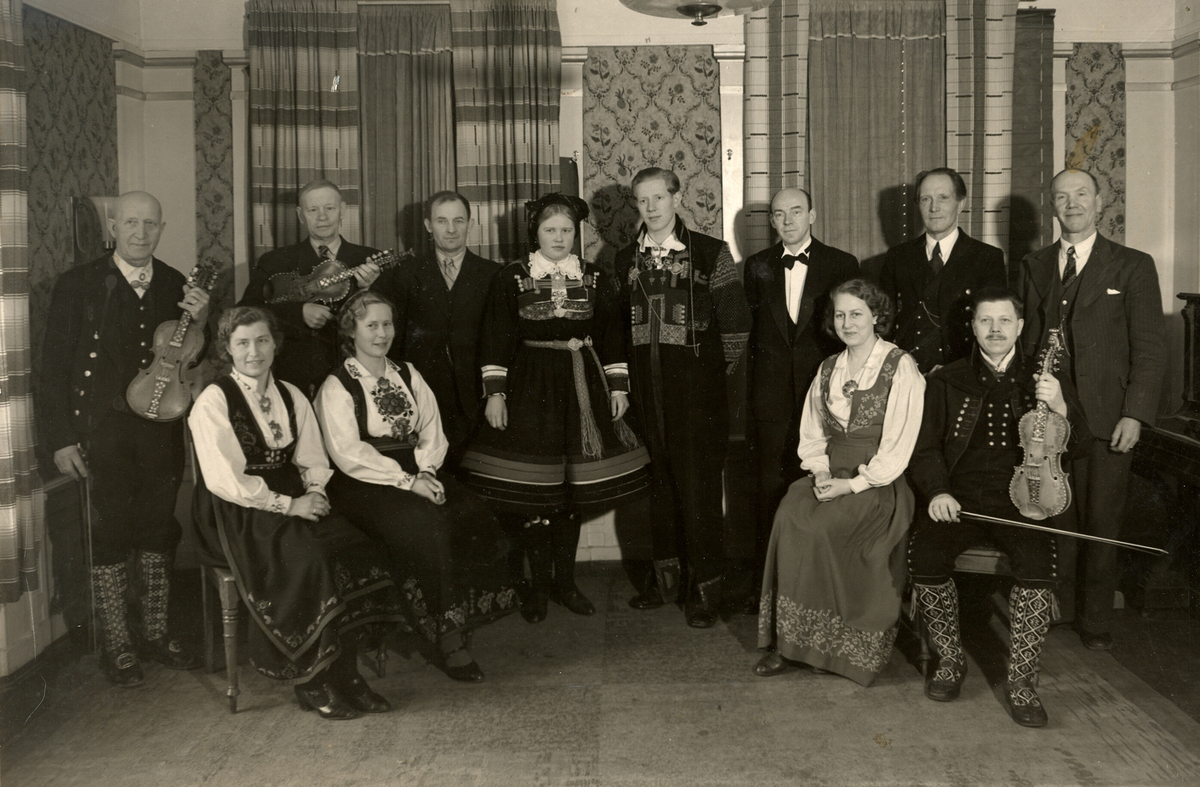 Folkedansgruppe 1940