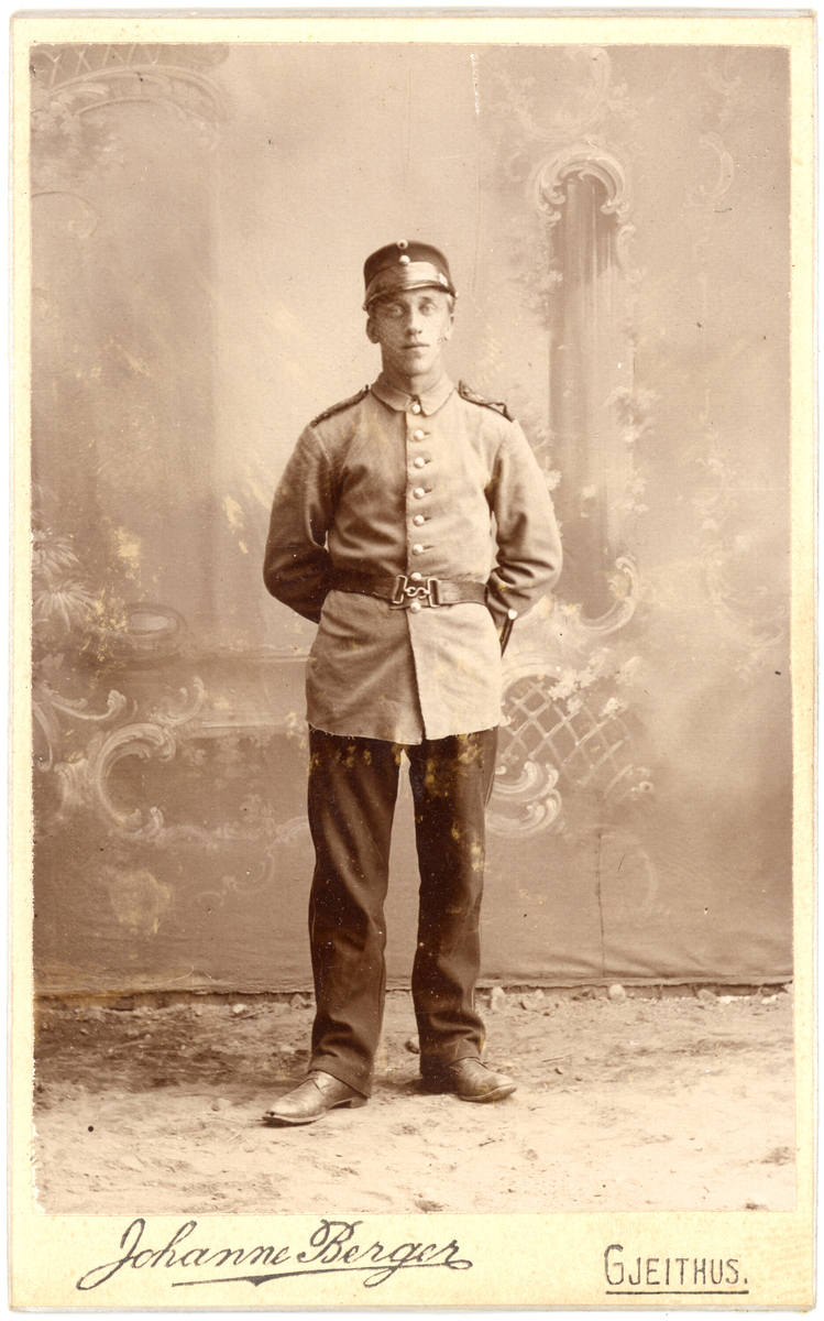 Mann i uniform, Kittil Busil Nymoen