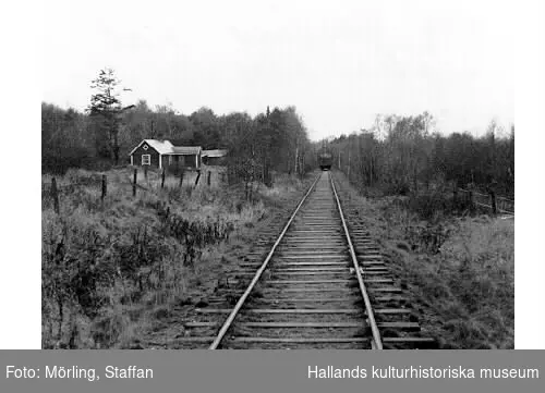 Fotodokumentation när järnvägslinjen Varberg-Ätran revs. Bilderna är från området mellan Värnamovägen (153:an) och bostadsbebyggelsen på Håsten.