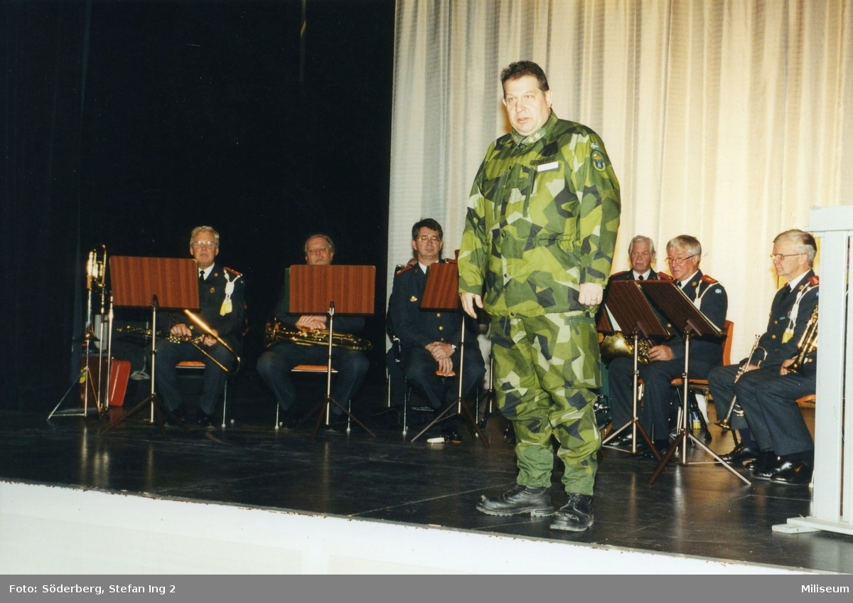 Ceremoni. Hemvärnet på fritidsgården på Ing 2. Dåvarande rikshemvärnchefen Anders Lindström, generalmajor.