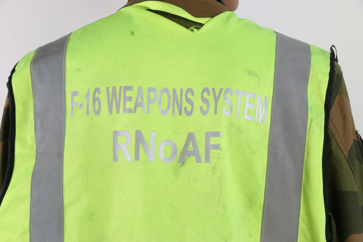 Bekledning til våpensystem tekniker ved jagerflyskvadron på 338 skvadron Ørland.